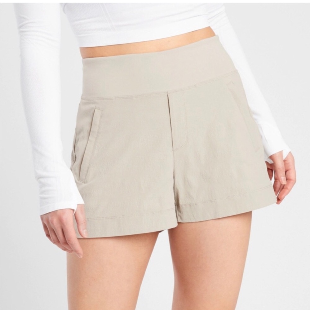 Athleta Trekkie North Short Ecru Cream Lightweight Ripstop 12